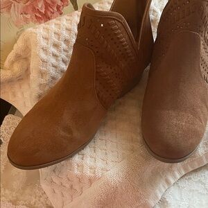 Report Collection Chestnut Ankle Booties